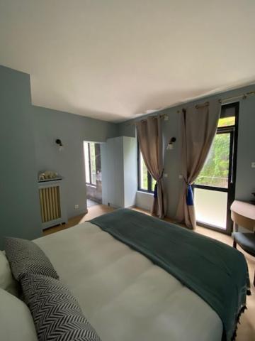 LA VILLA AUBIN belle demeure avec vue sur Paris Montmorency Extérieur photo